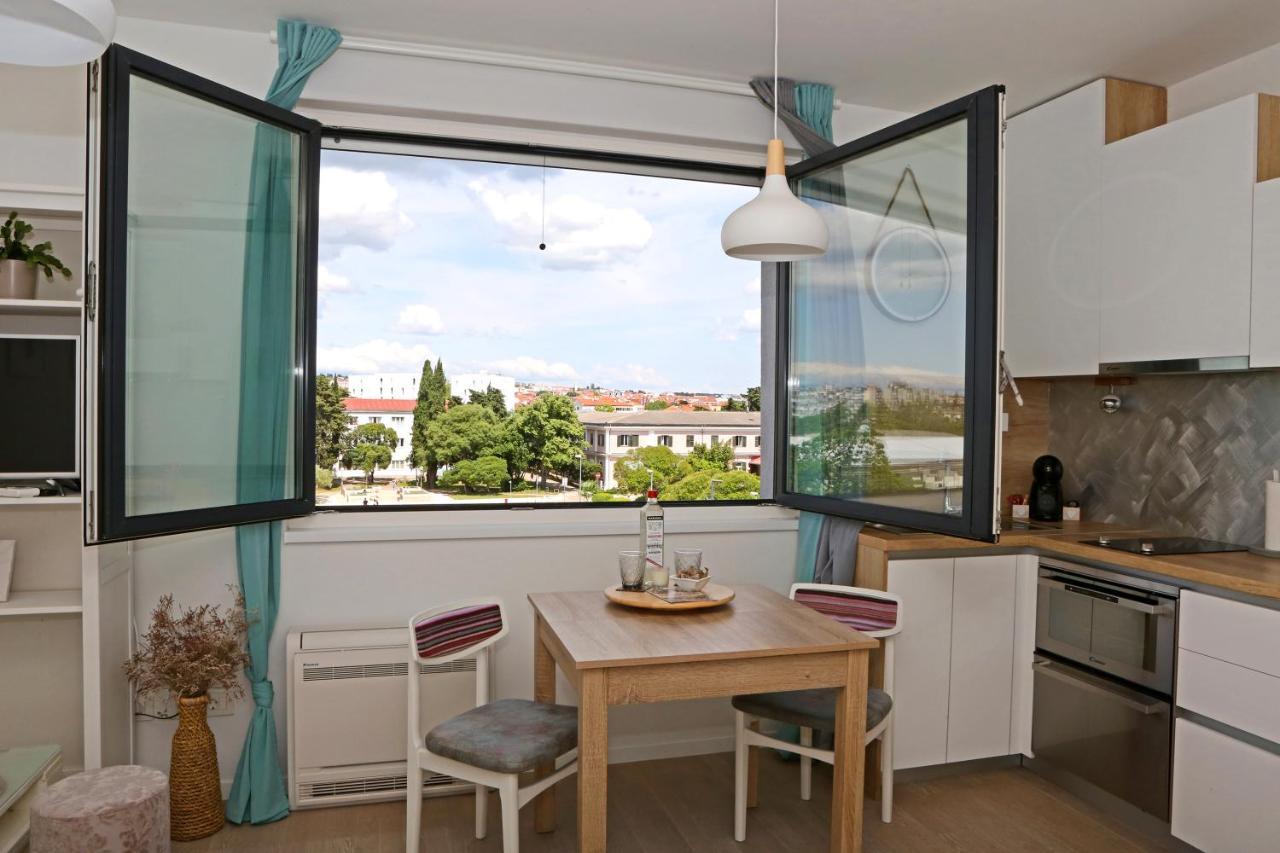 Camino With Parking Apartment