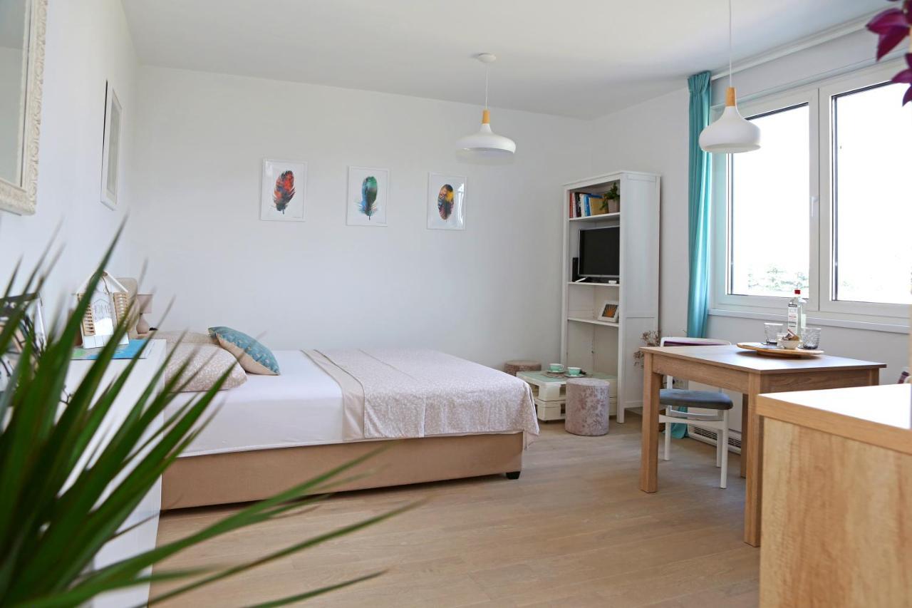 Camino With Parking Apartment