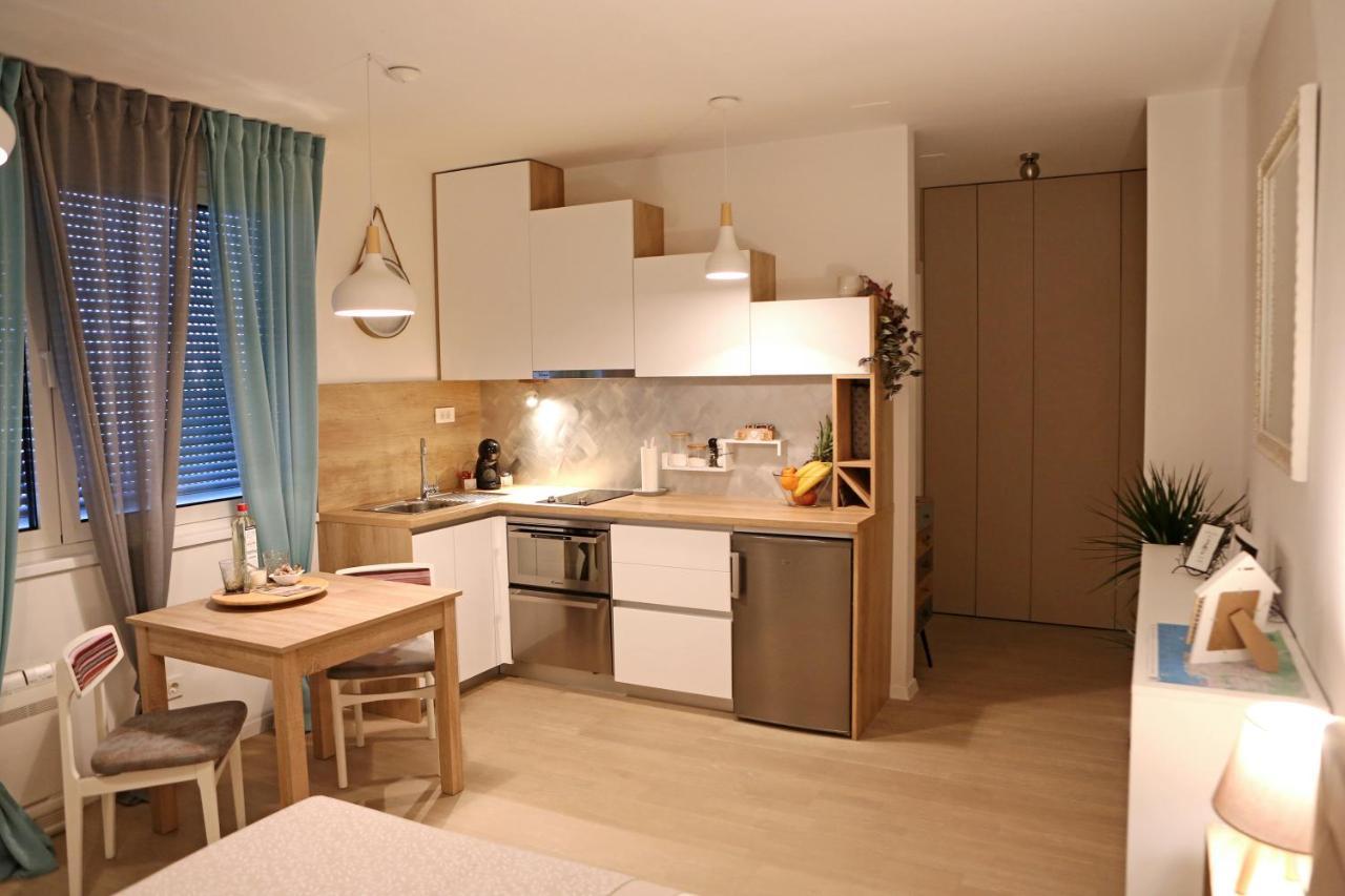 Camino With Parking Apartment