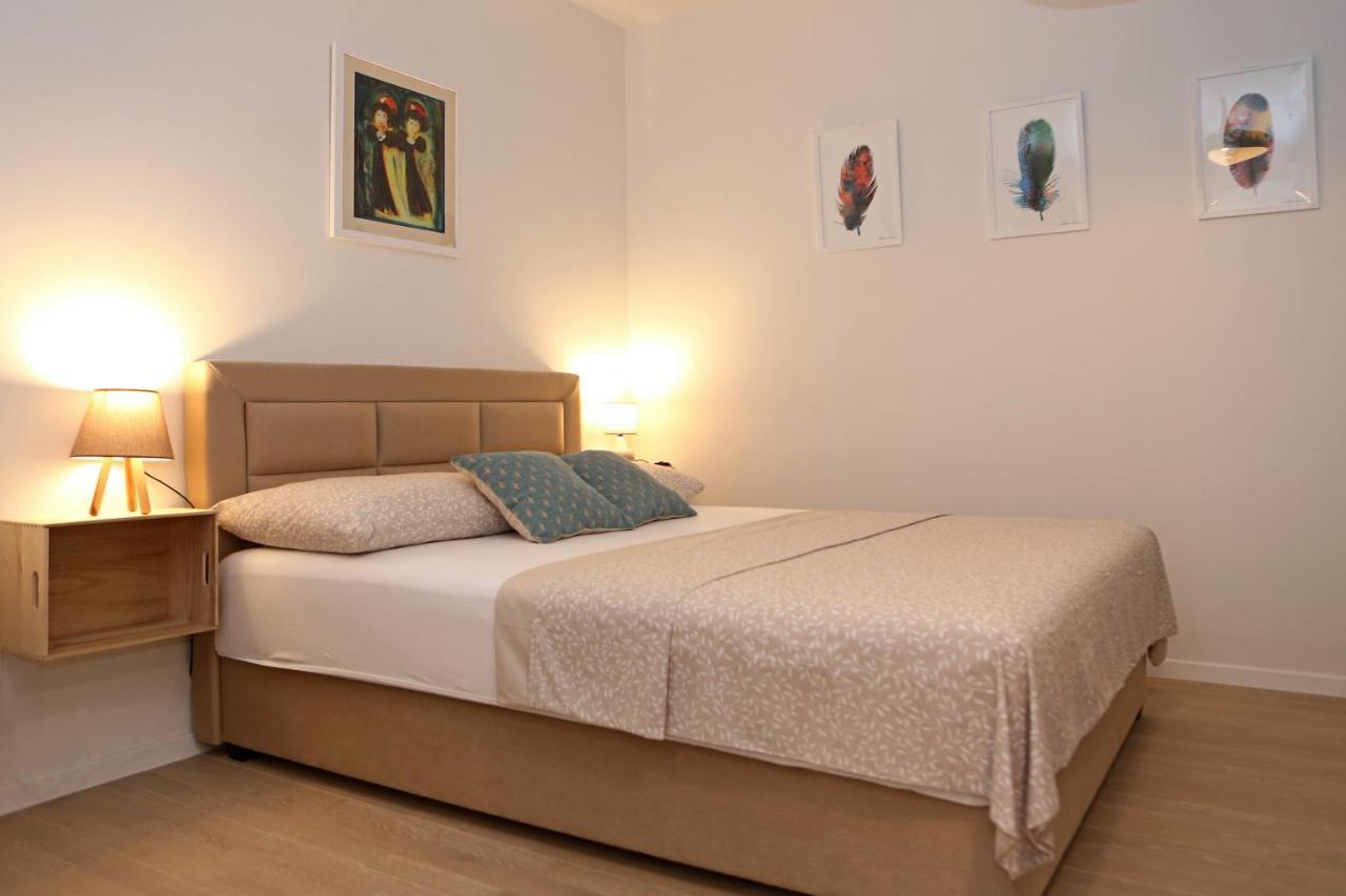 Camino With Parking Apartment