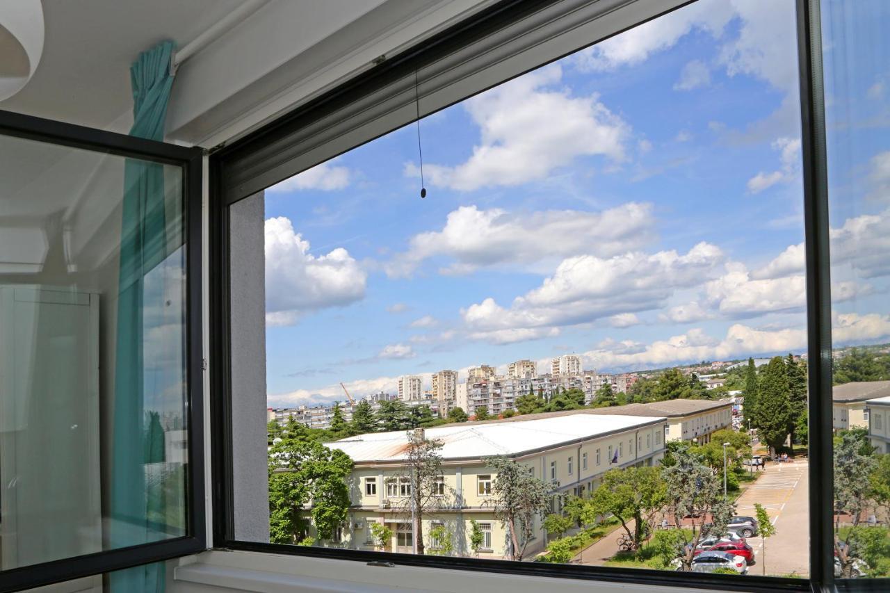 Camino With Parking Apartma